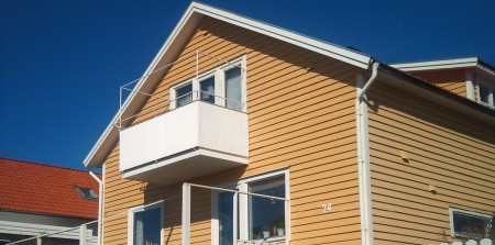 Härlig balkong i söderläge att fika på.