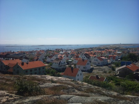 Utsikt ovan huset vid parkeringarna.